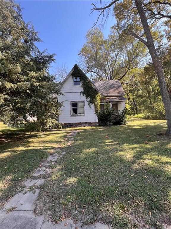 mls # 2578940 and 2578948 are being sold together. the listed price is for both listings. lots are just over an acre of land just south of the town square in Butler, Missouri.