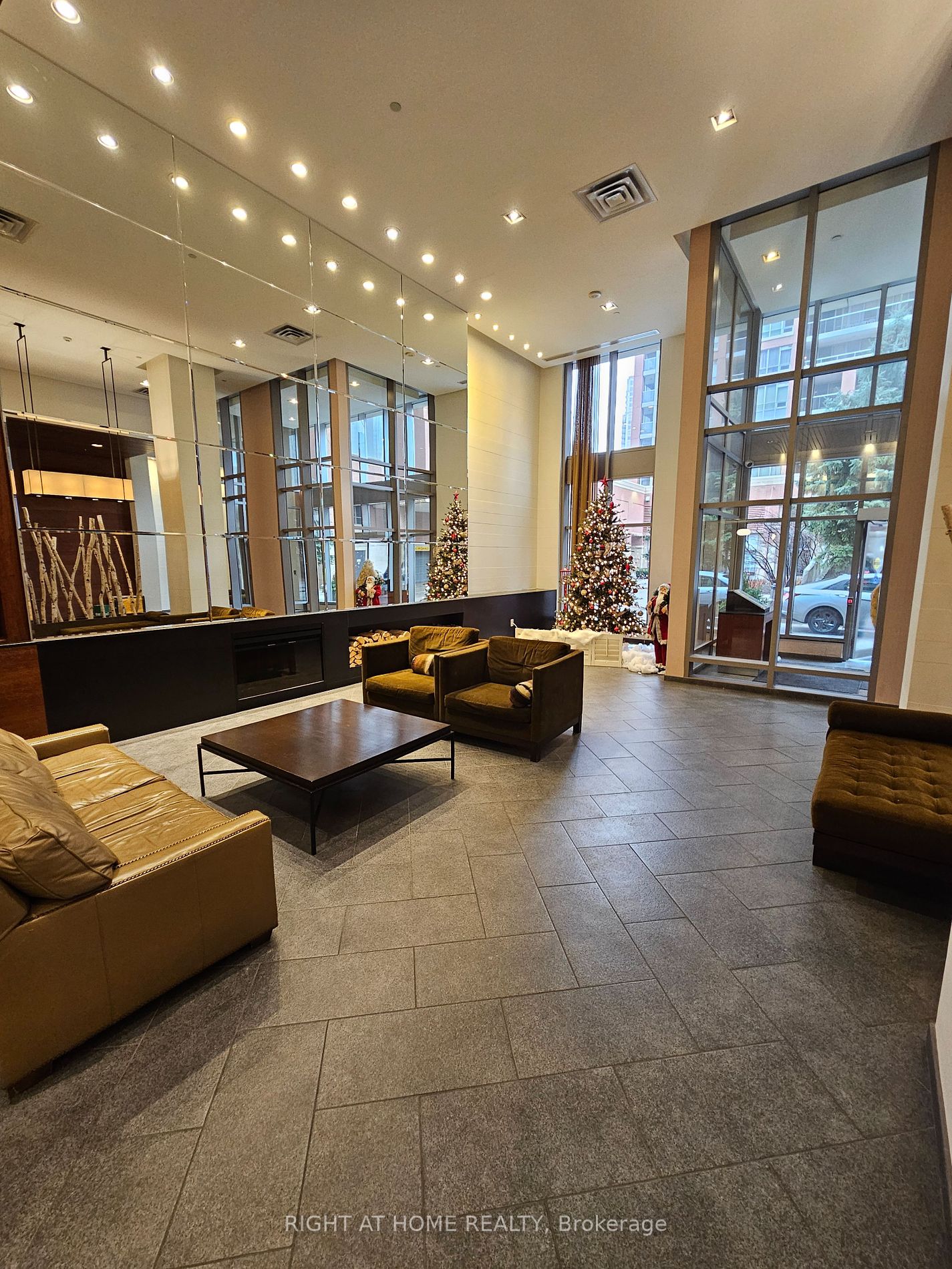 4090 Living Arts Dr 812