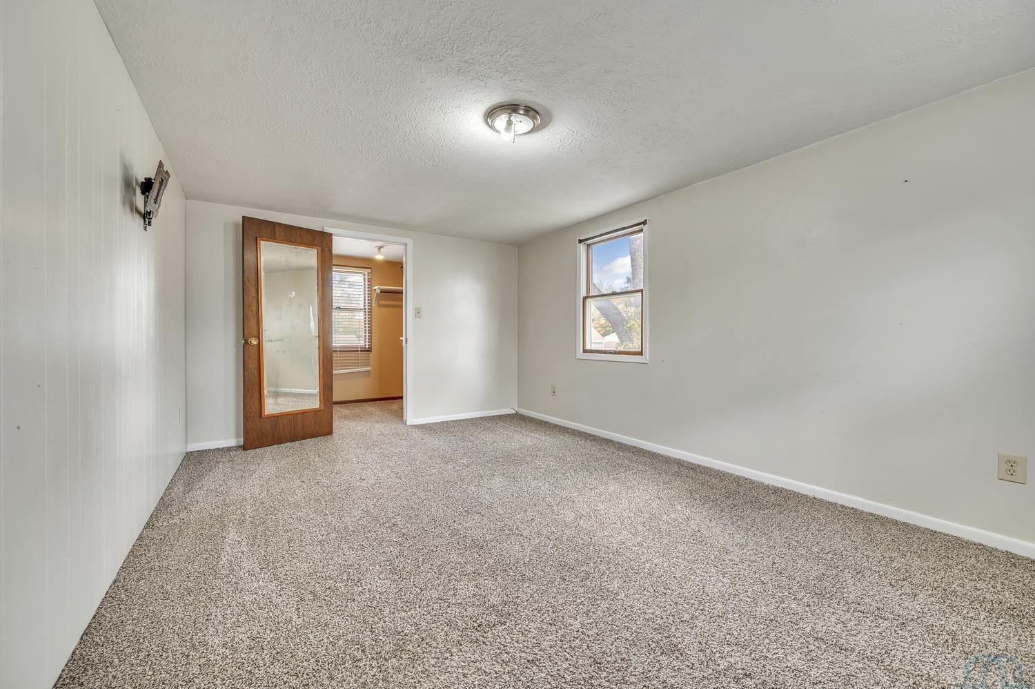 607 Albany Avenue Ne