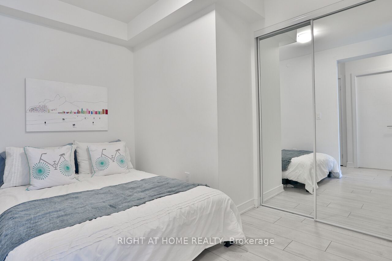 525 W Adelaide St 1622