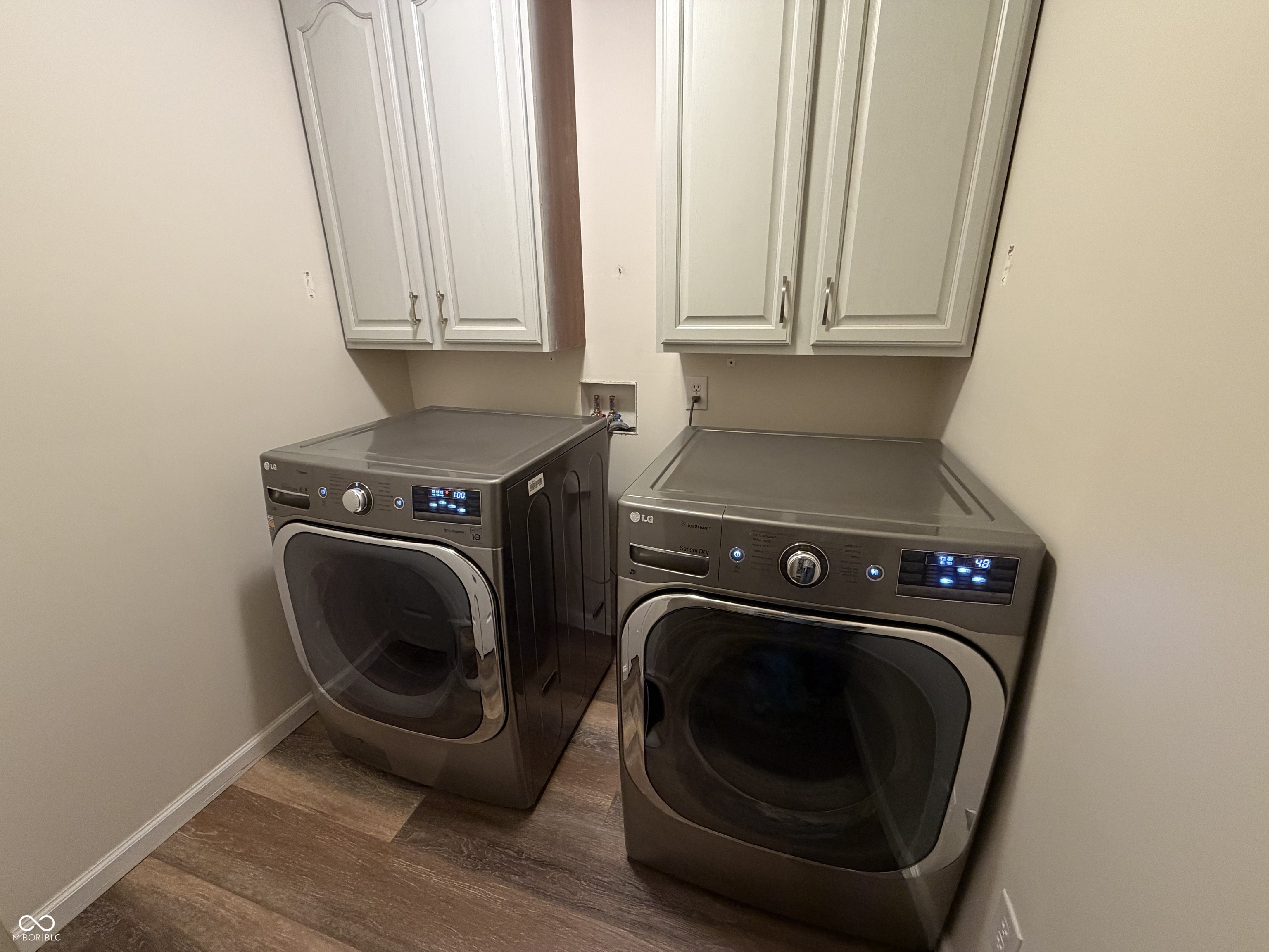 5752 Columbia Circle S