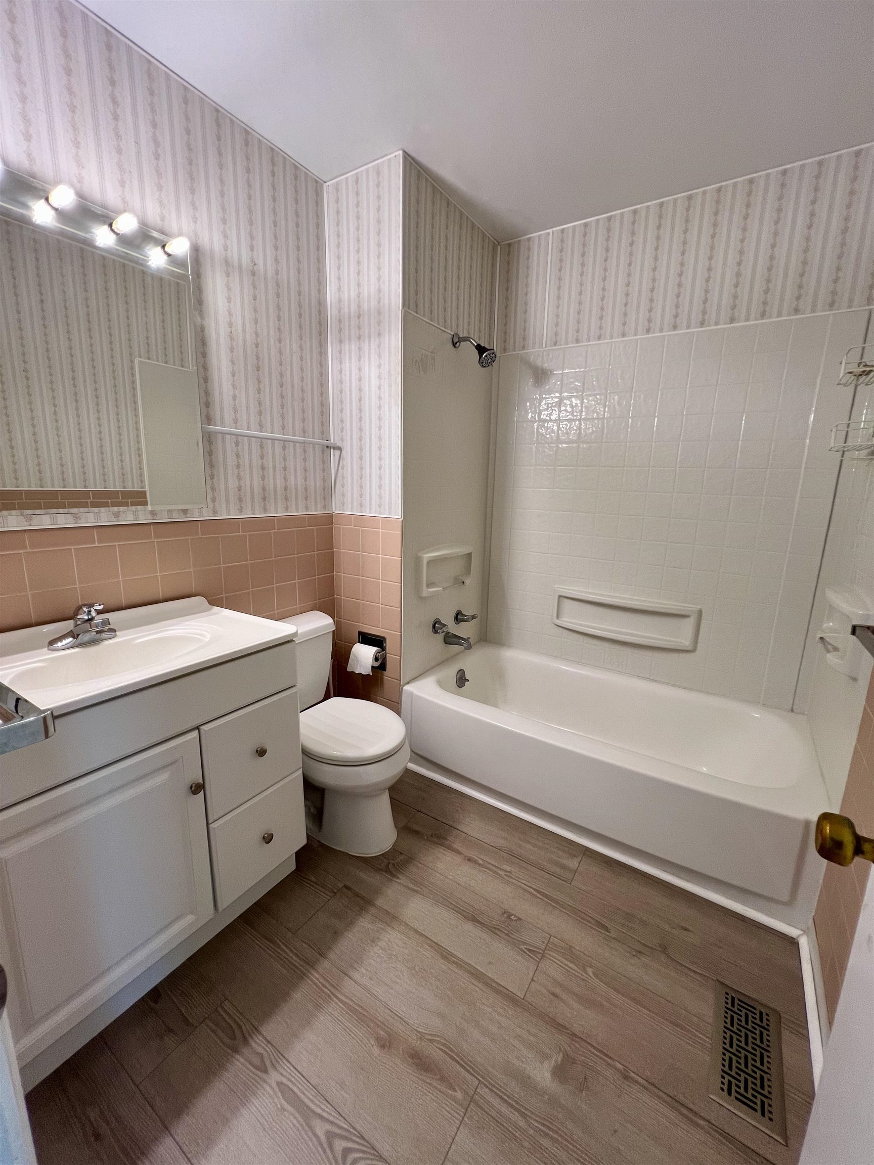821 E 10th