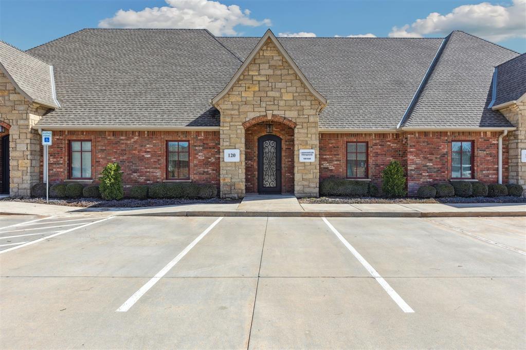 Ready to take your chiropractic or medical business to the next level? A total of 46,000 cars pass through Covell and Kelly's intersection daily! Beautiful finishes with four different offices, a conference room, a breakroom with a kitchenette, a receptionist area, and a restroom for a total of 1500 SF. Plenty of storage as well as pull-up parking. This space is located in Covell Village Professional Office Park, a high-end office park located at Covell and Kelly in Edmond.  Close to Uptown Grocery, Pepperoni Grill, Prime TFCU Bank, Covell Post Office, Garage Burgers, Hunny Bunny Biscuit Company, Liv Medical Spa, Mitch Park. NNN Lease. $1350 Quarterly CAM. You couldn't dream up a better location!