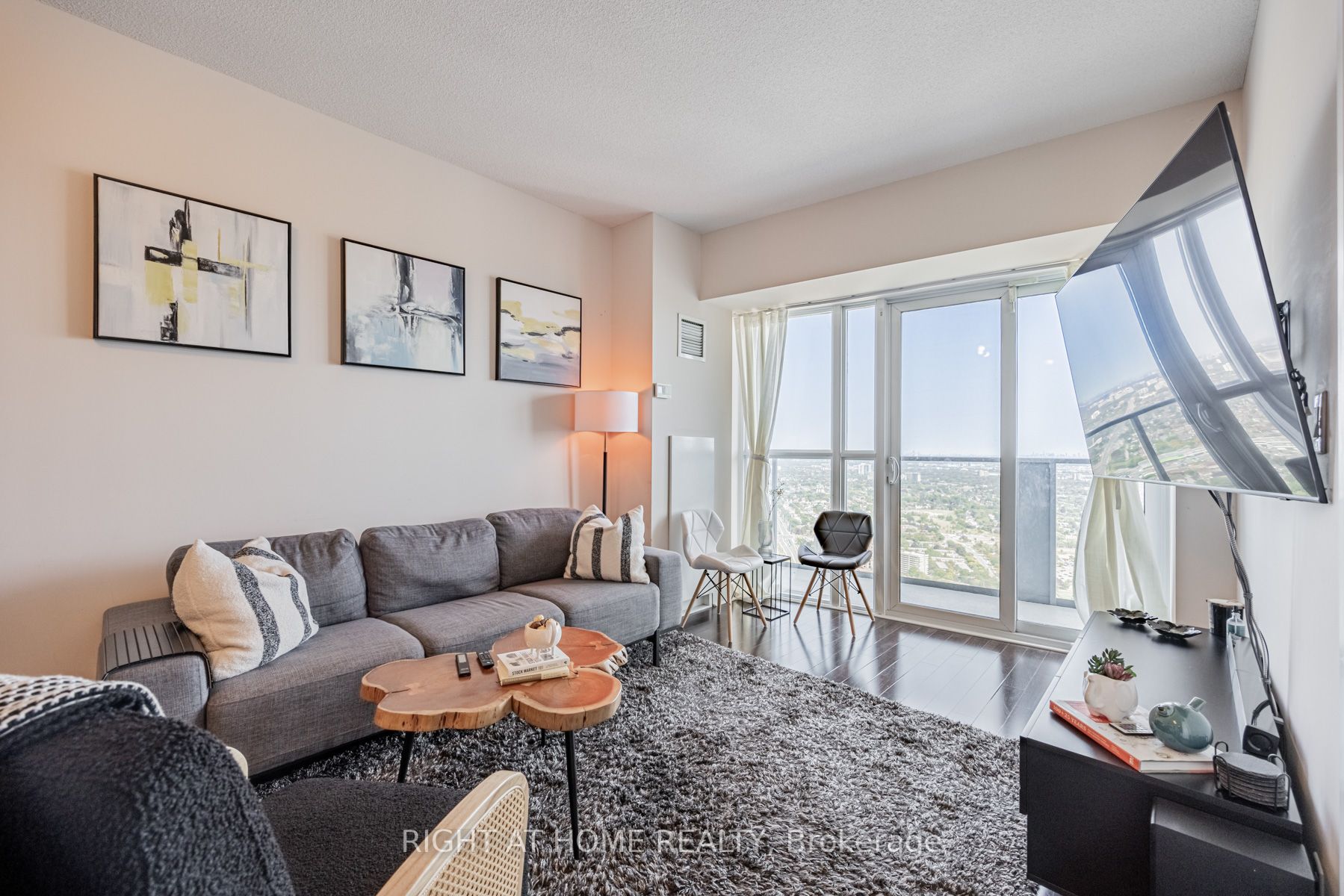 60 Absolute Ave 5208