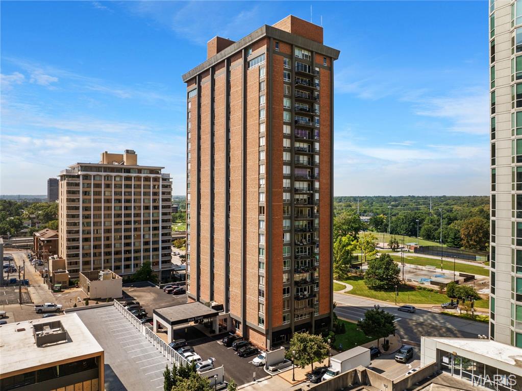 200 S Brentwood Boulevard 6F