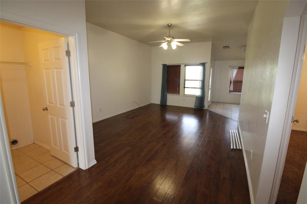 Nestled at 2821 NONE Edgemere DR, Norman OK 73071, this single-family residence in Cleveland County offers a unique opportunity to experience comfortable living. Built in 2005, this is a residence ready to welcome its new TENANTS. The residence includes three bedrooms, offering the flexibility to create spaces tailored to your specific needs and desires. Imagine transforming one into a serene home office, a vibrant creative studio, or a cozy guest room for visiting friends. This single-family residence represents a wonderful opportunity to establish roots and create lasting memories.

A three bedroom, two bathroom, two car garage home with approximately 1263 square feet. Comes equipped with all kitchen appliances, and a fenced backyard.

**DOES NOT ACCEPT SECTION 8**


Pets Welcome (2 PET LIMIT):
1 Pet - $300 Deposit + $25/month Pet Rent
2 Pet - $400 Deposit + $40/month Pet Rent