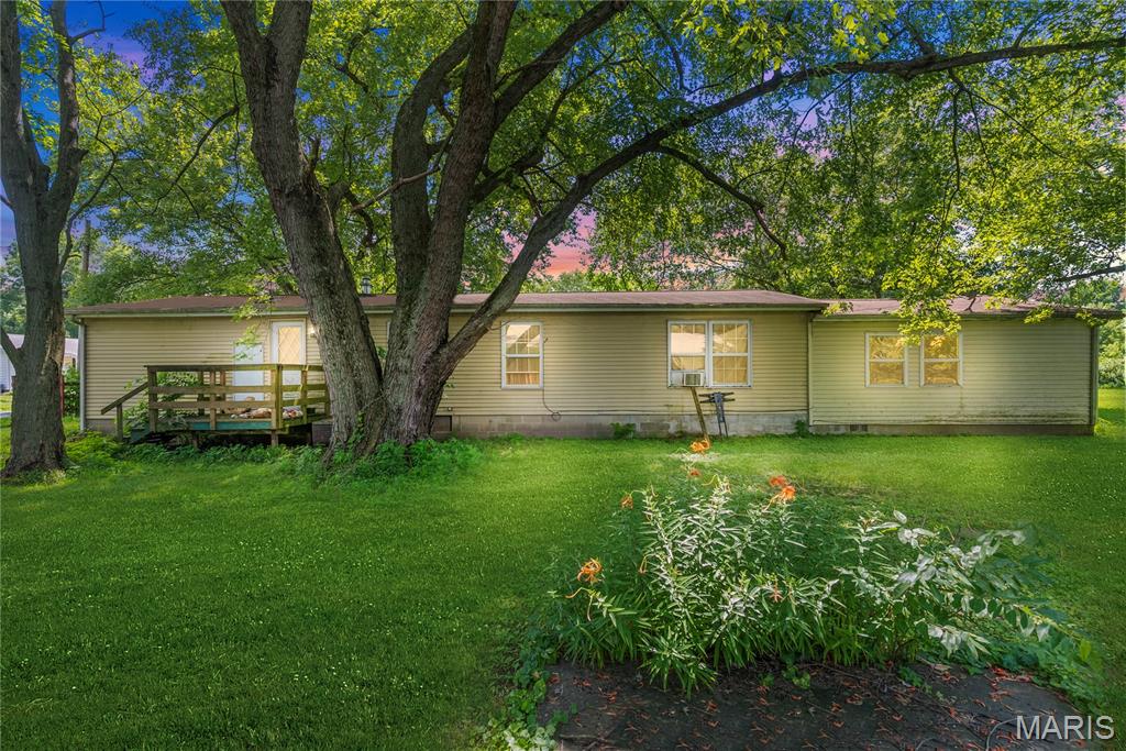 Don't miss this amazing chance to fix and flip or own a property with a tenant already in place. So much potential here just waiting for the new owner. Property is being sold "as is" and seller will not make any repairs or pay for any inspections. Buyer to independently verify all information. Listing broker has tried to provide accurate information. Make your appointment today.