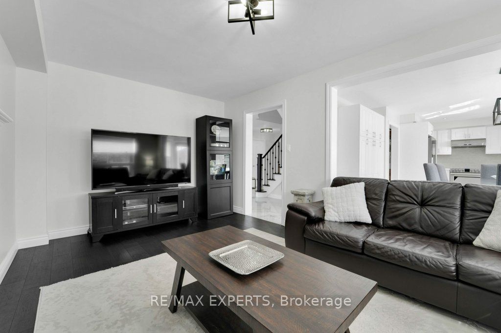 10 Esposito Dr