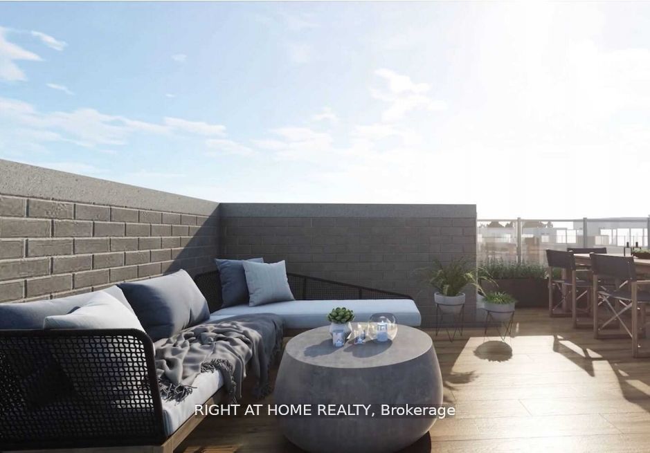 18 Lytham Green Circ 11