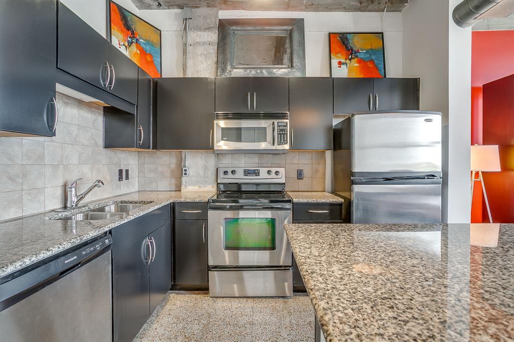 221 W Lancaster Avenue 11003