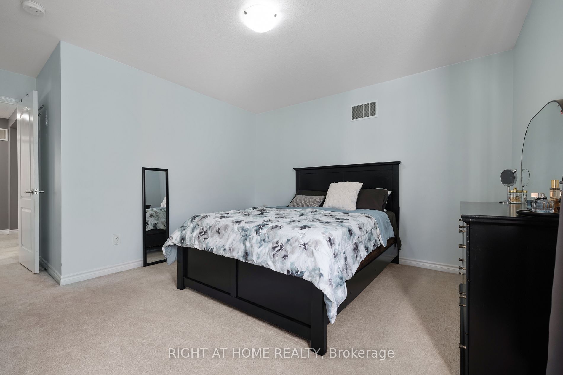 277 Seabrook Dr