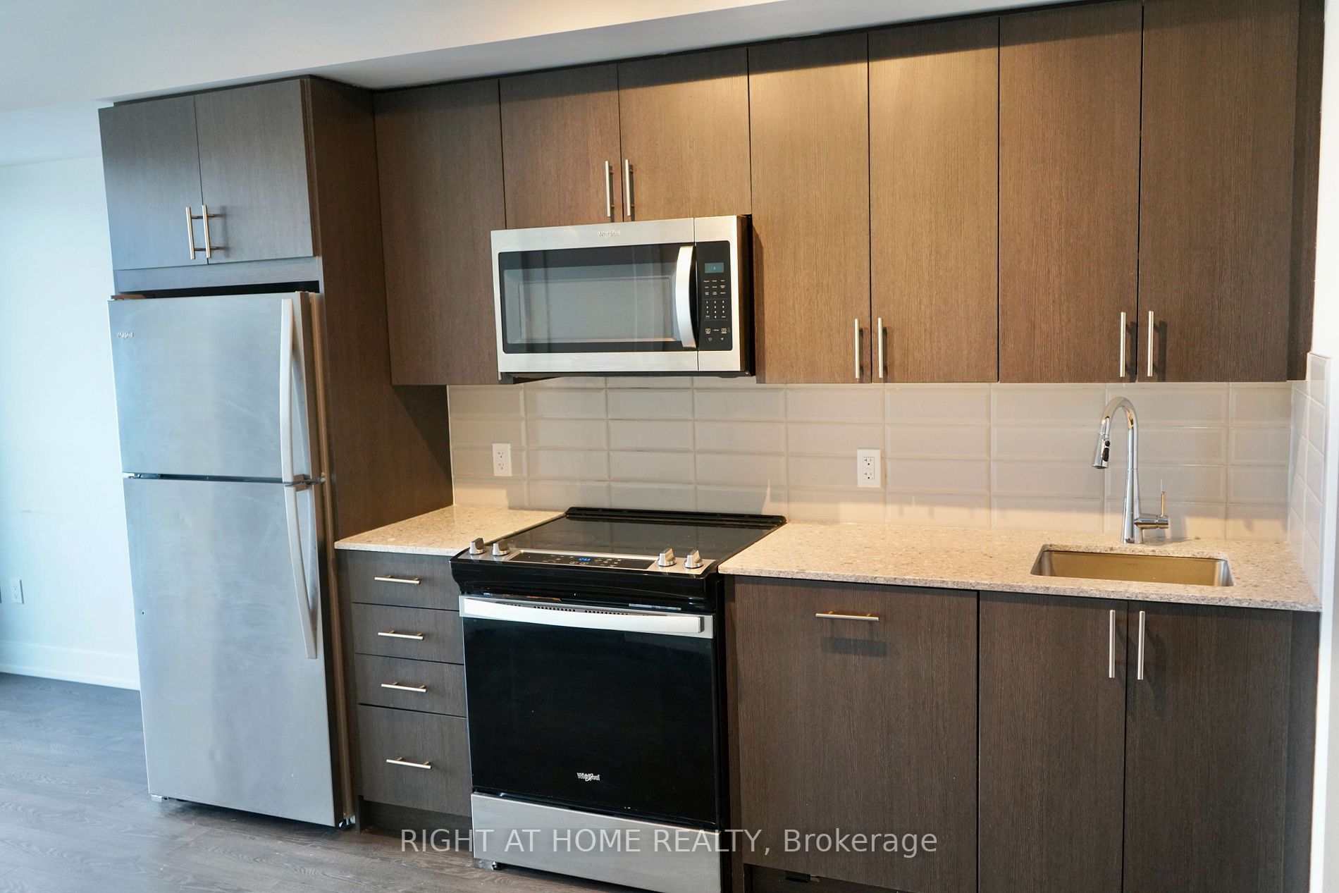 2550 Simcoe St 1109