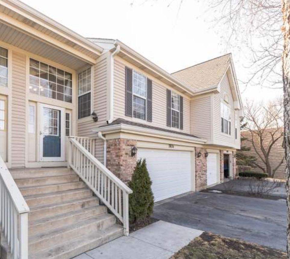 Bright and spacious townhome located in a cul-de-sac with a nice curb appeal. Walk-in and feel at home as you enter the welcoming entry way with vaulted ceilings. Modern kitchen with stainless steel appliances, open dining room and living room leading to an outdoor patio. 3 bedrooms generous size room. The lower level has a family room with glass sliding doors leading to a concrete patio great for entertaining purposes or relaxing. Conveniently located near I-9 expressway, shopping, parks, dining and award-winning schools.