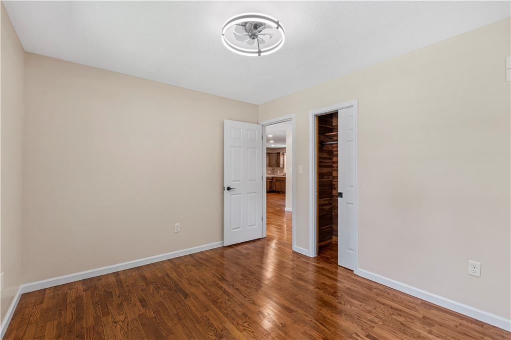 115 W Walnut Street