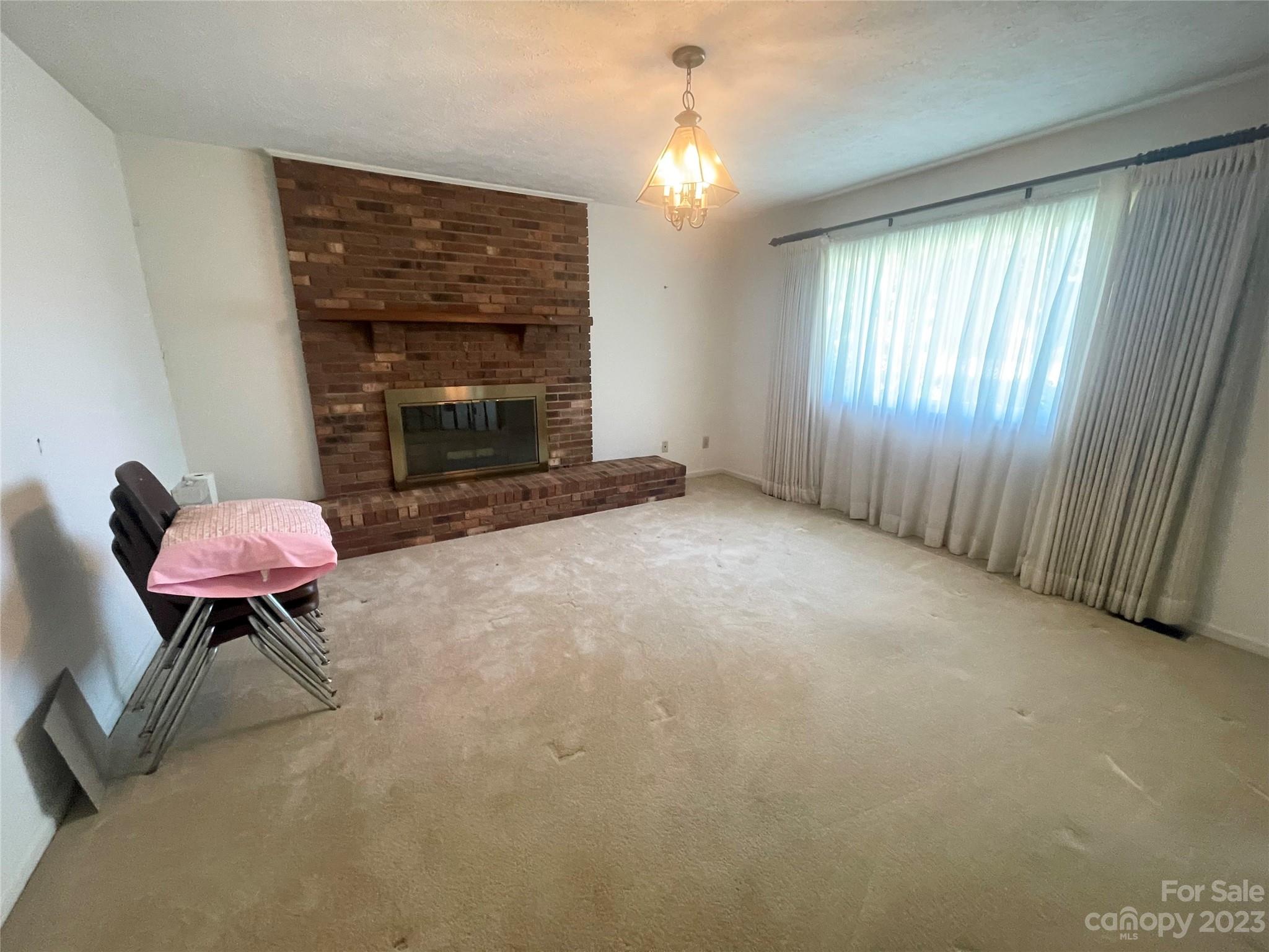 2541 Brentwood Circle