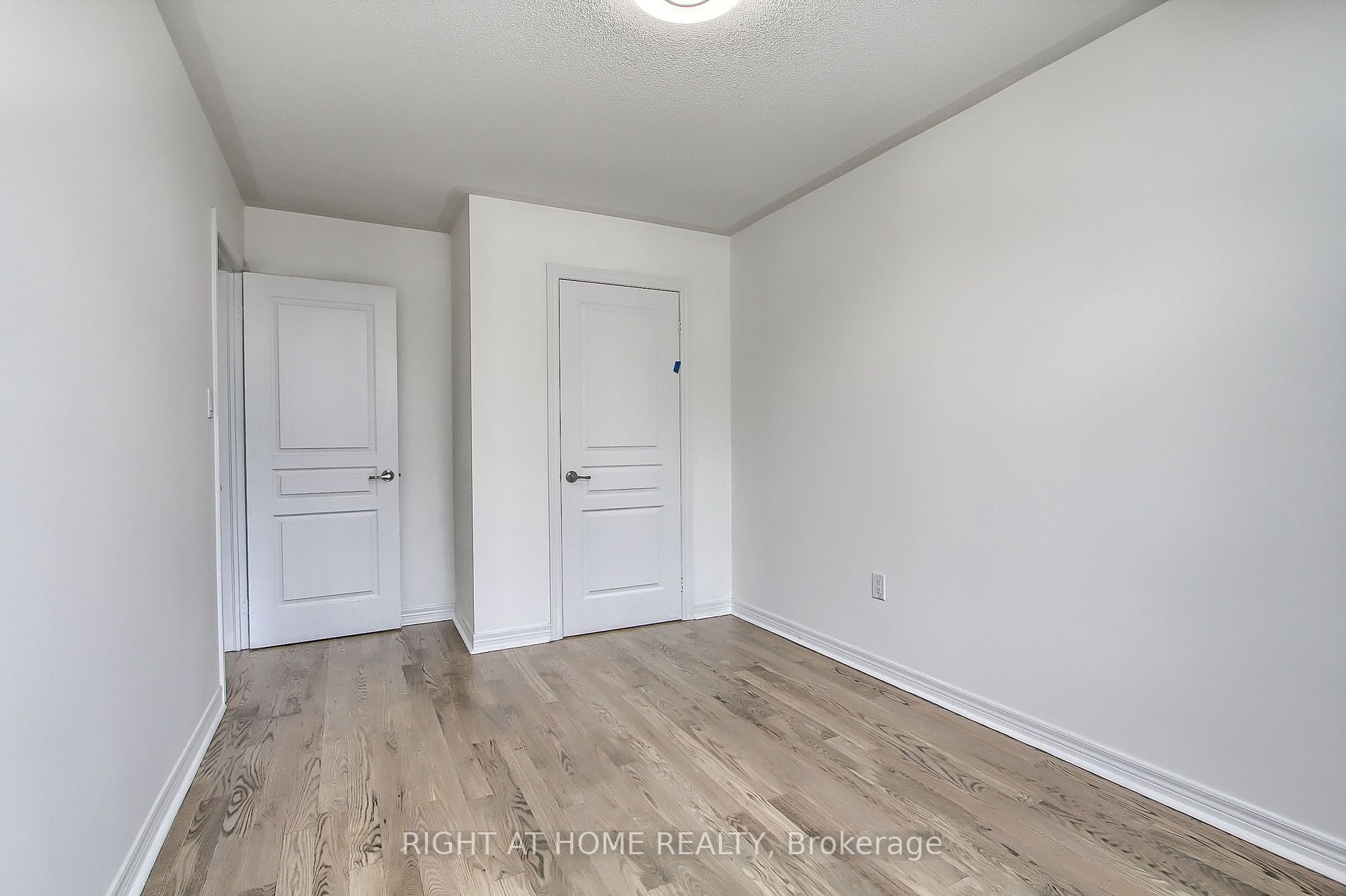 63 Paper Mills Cres
