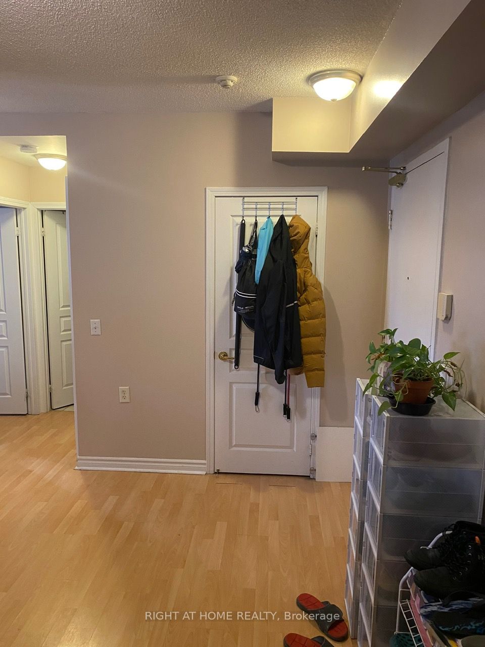 200 E Burnhamthorpe Rd 1504