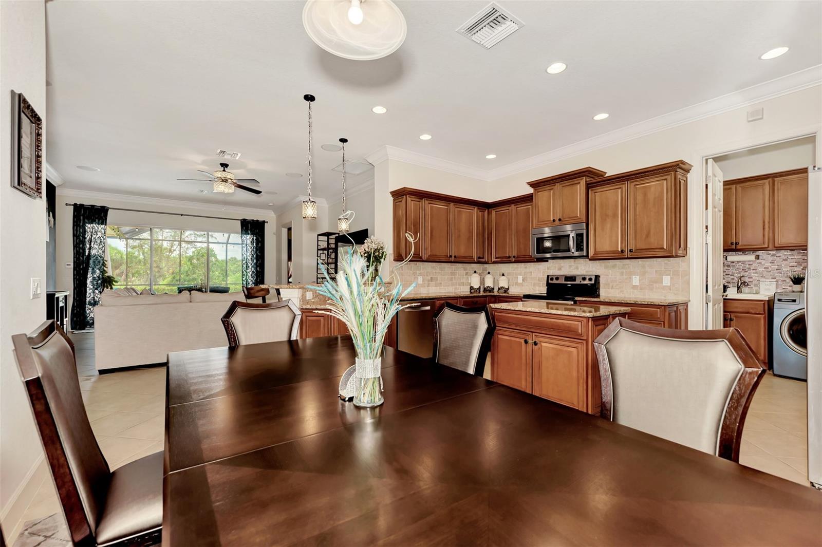 13104 Creekside Lane