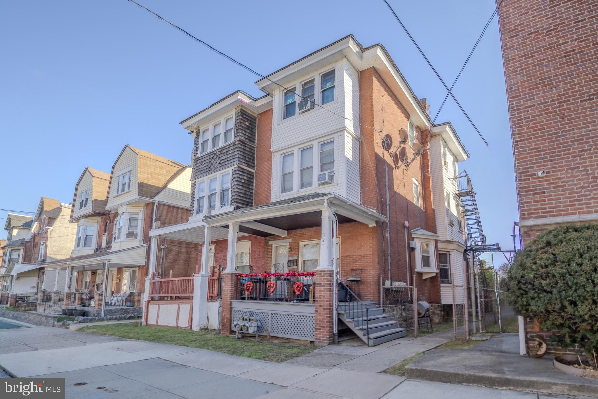 323 W 7th St  