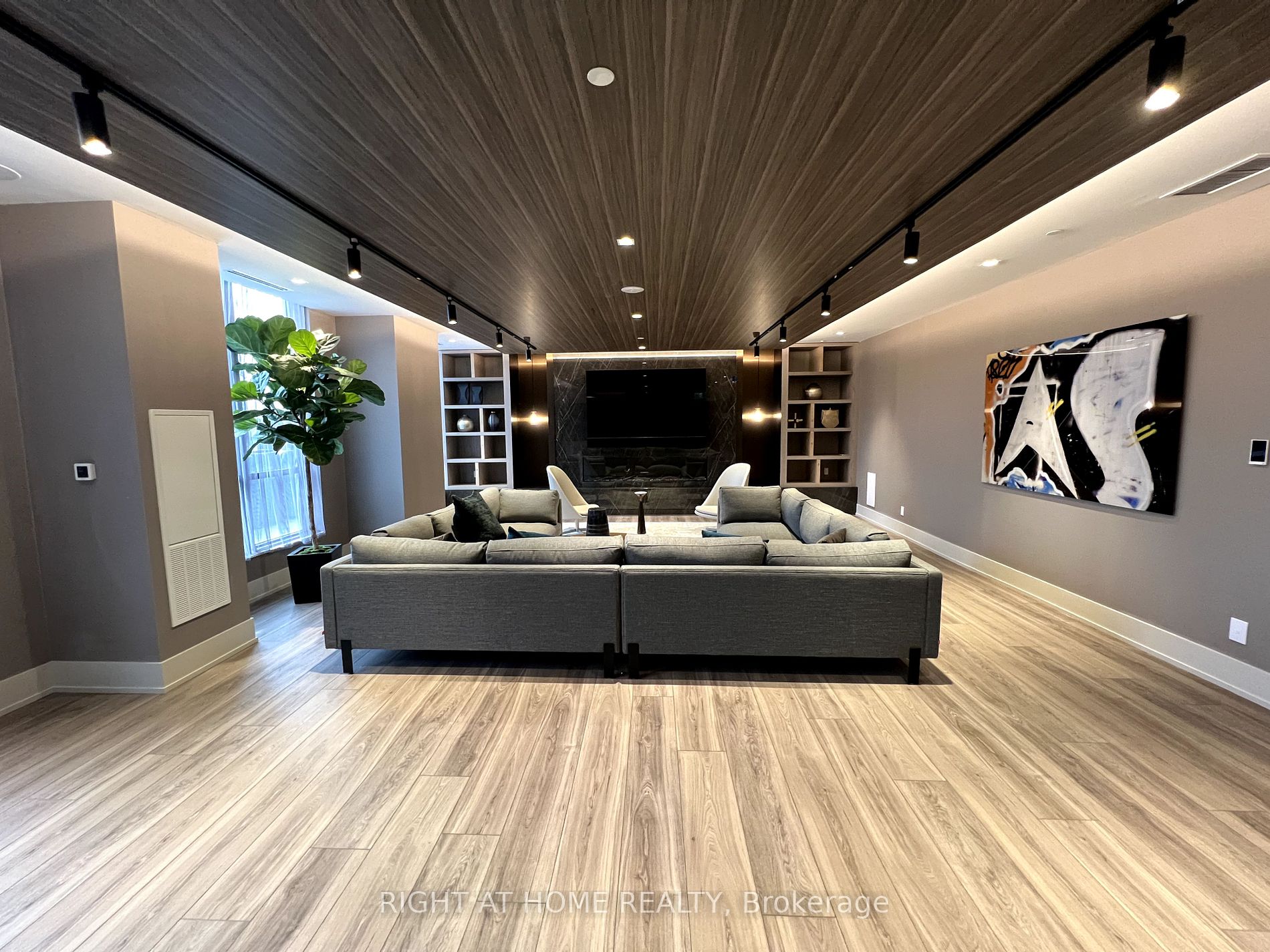 286 Main St 706