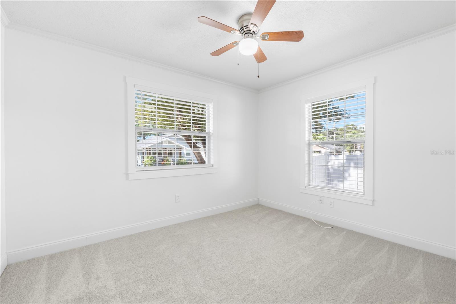 4009 N Seminole Avenue