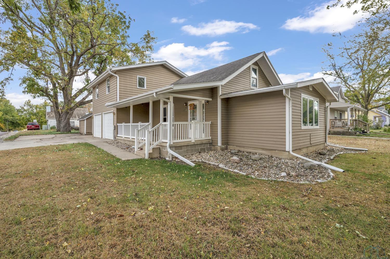 607 Albany Avenue Ne