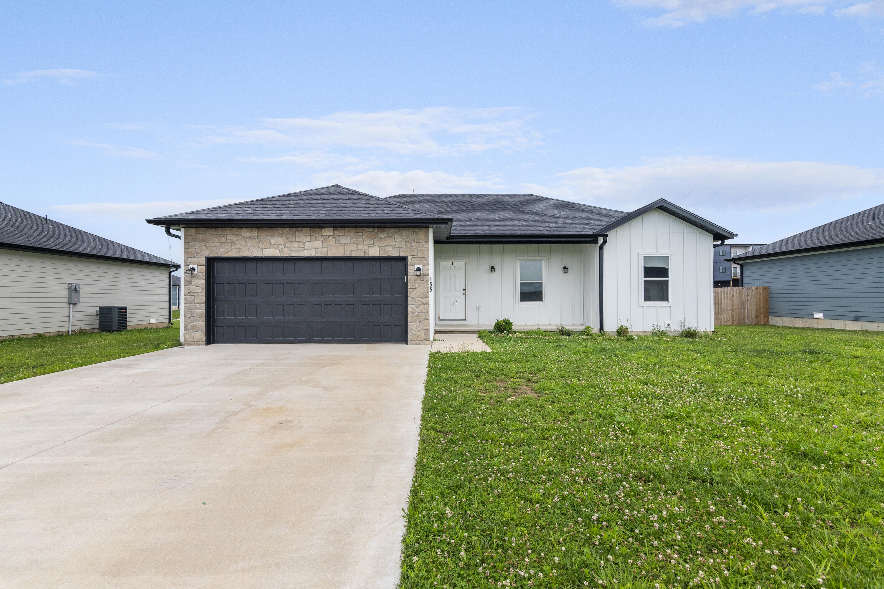 155 W Bluegrass Street