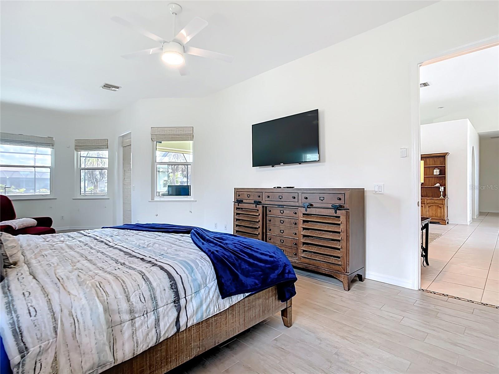 613 Boundary Boulevard