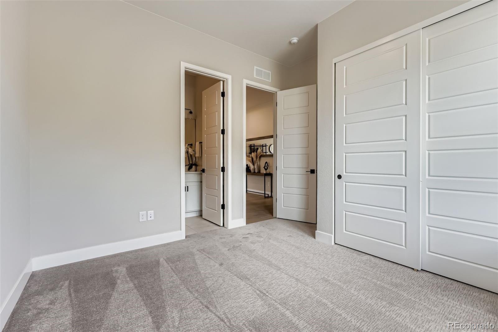 2165 Grayside Circle