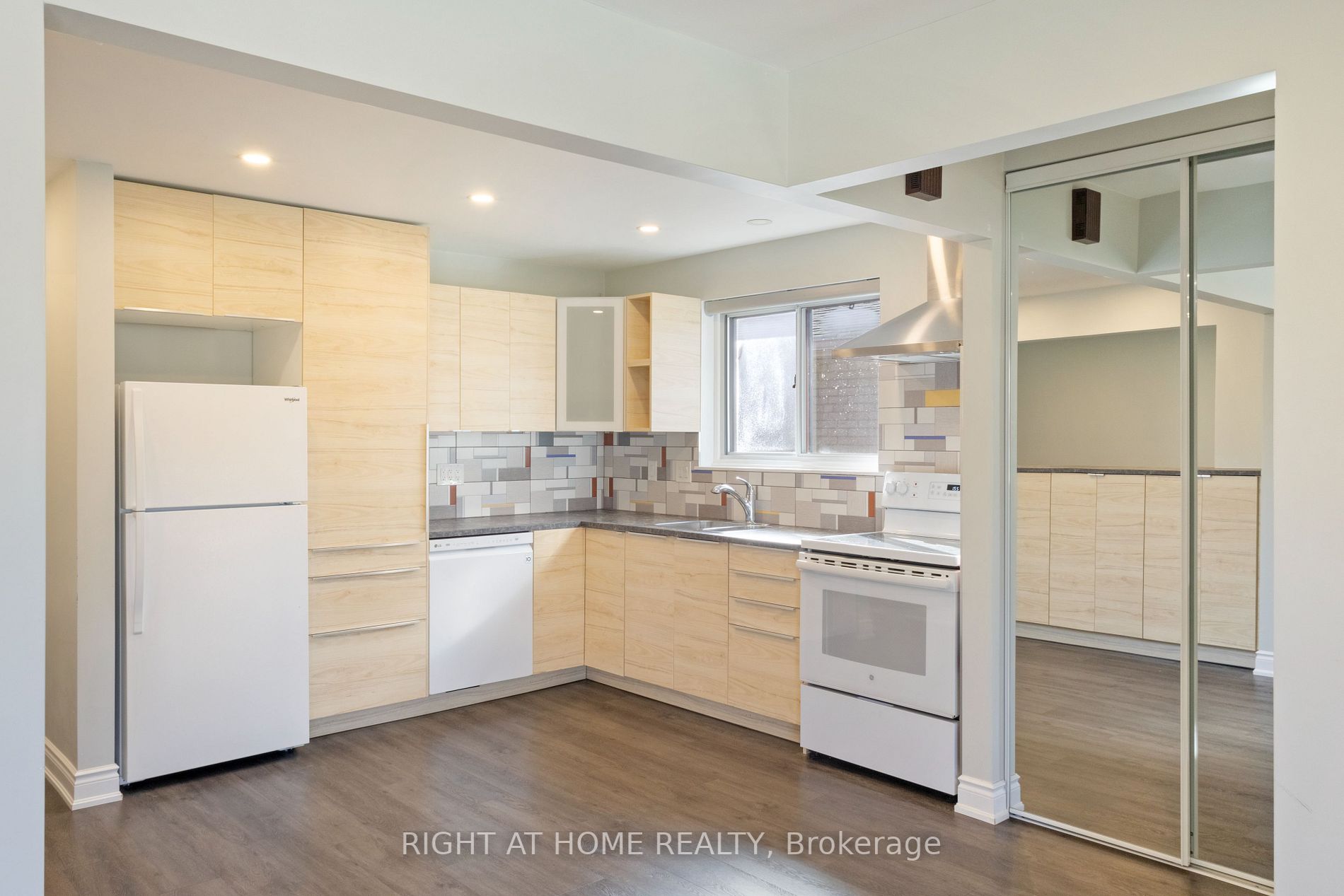 65 Regatta Cres #main