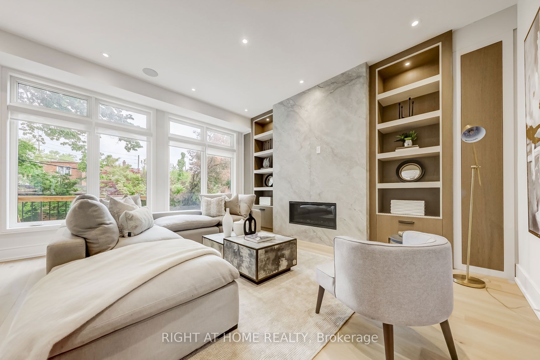 102 Parklea Dr