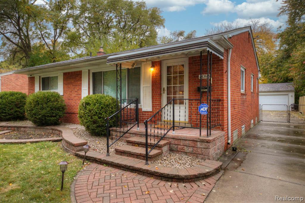 16569 LENORE, Detroit, MI 48219