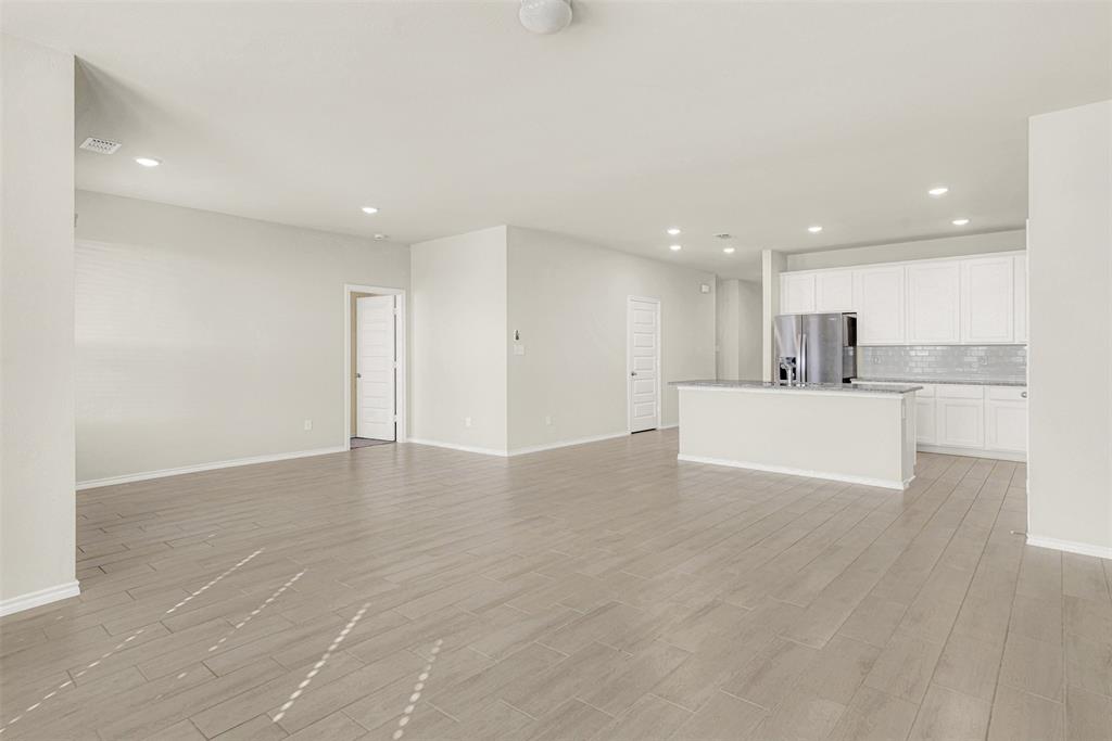 949 Ravenwood Lane