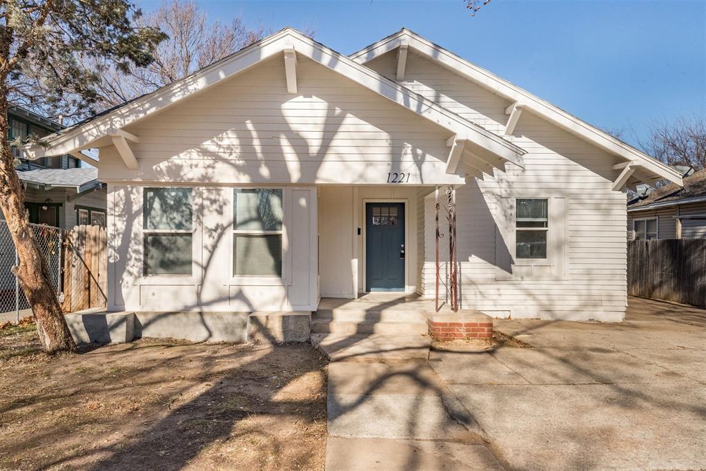 Perfect home for rent in Oklahoma City. This home just finished its remodel. The house has an open concept with vaulted ceilings. Beautiful wood flooring throughout. This home is also minutes away from Midtown, Plaza, and Paseo district.