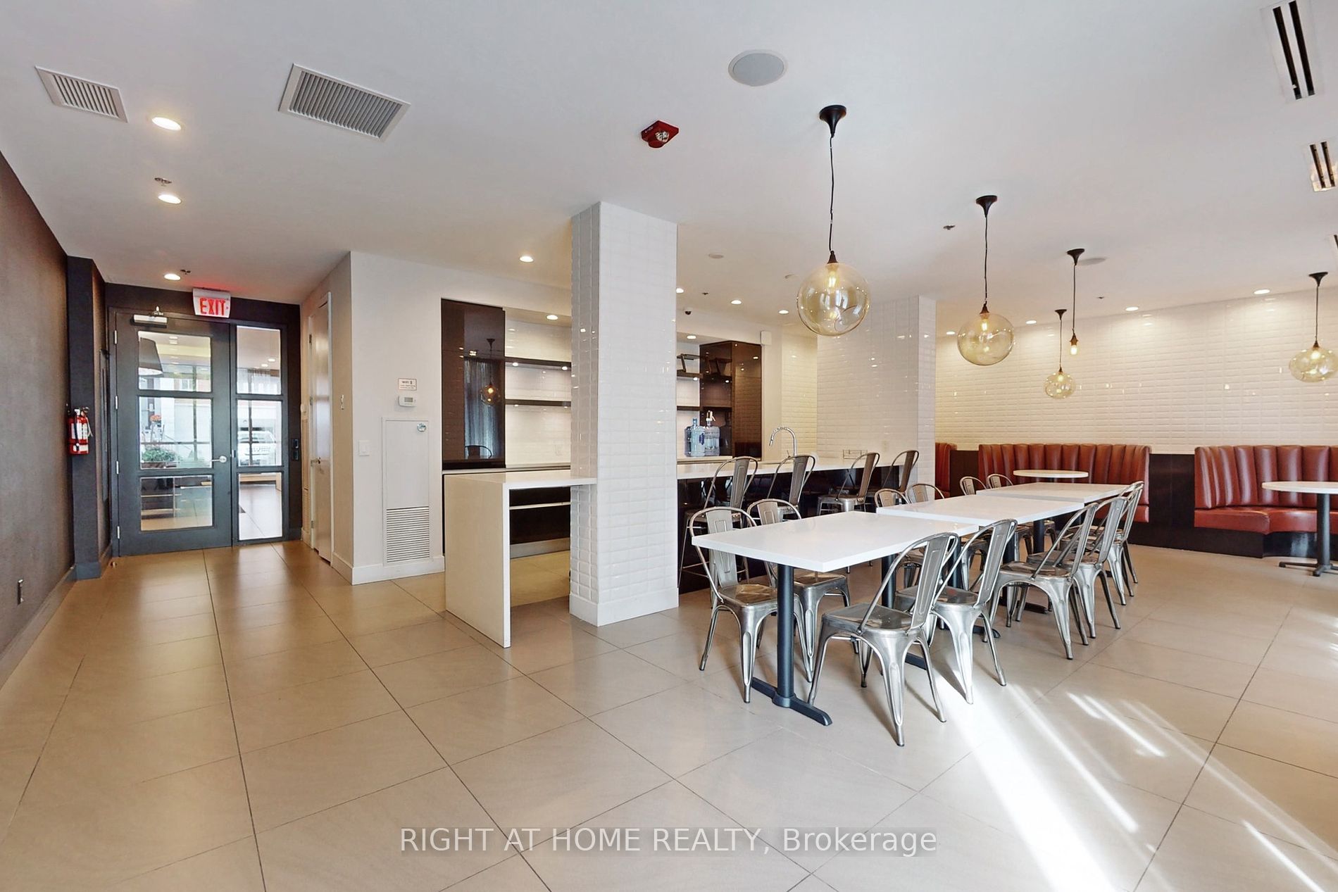 377 Madison Ave 207