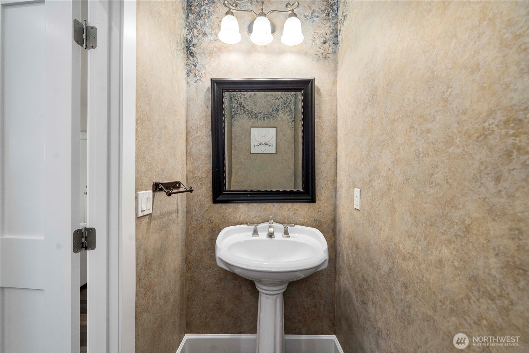 11028 E Riverside Drive