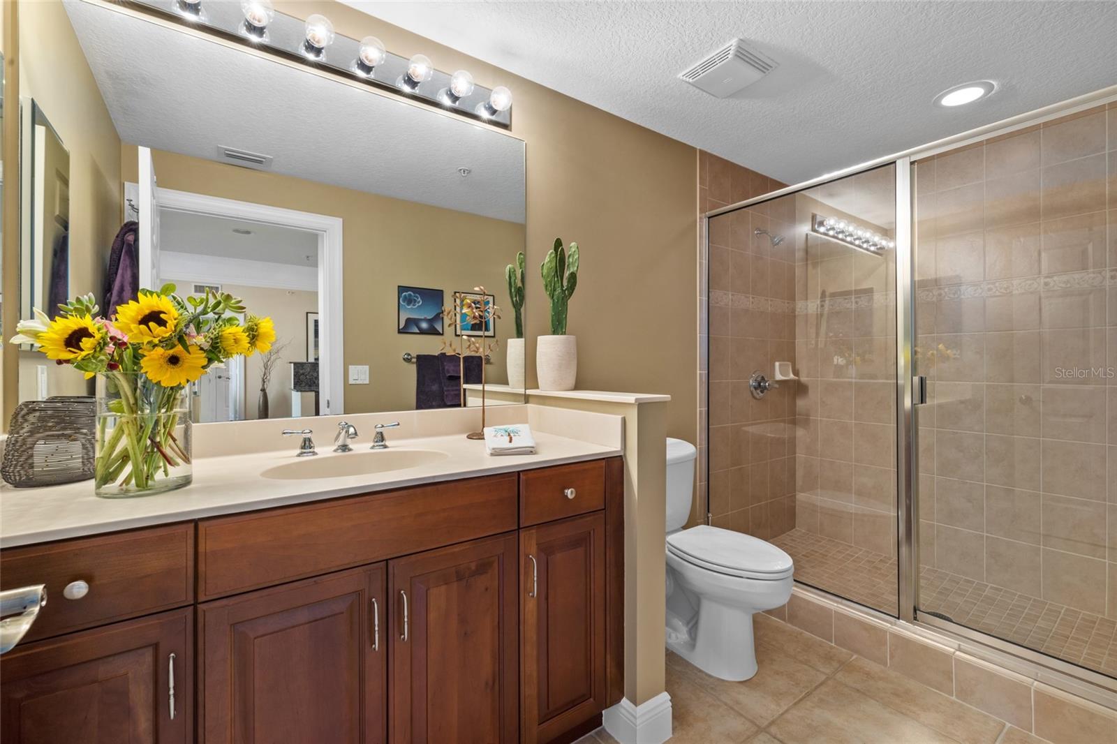 800 N Tamiami Trail 611