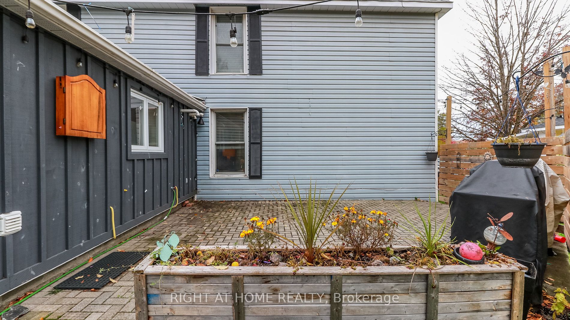 25 Peel St