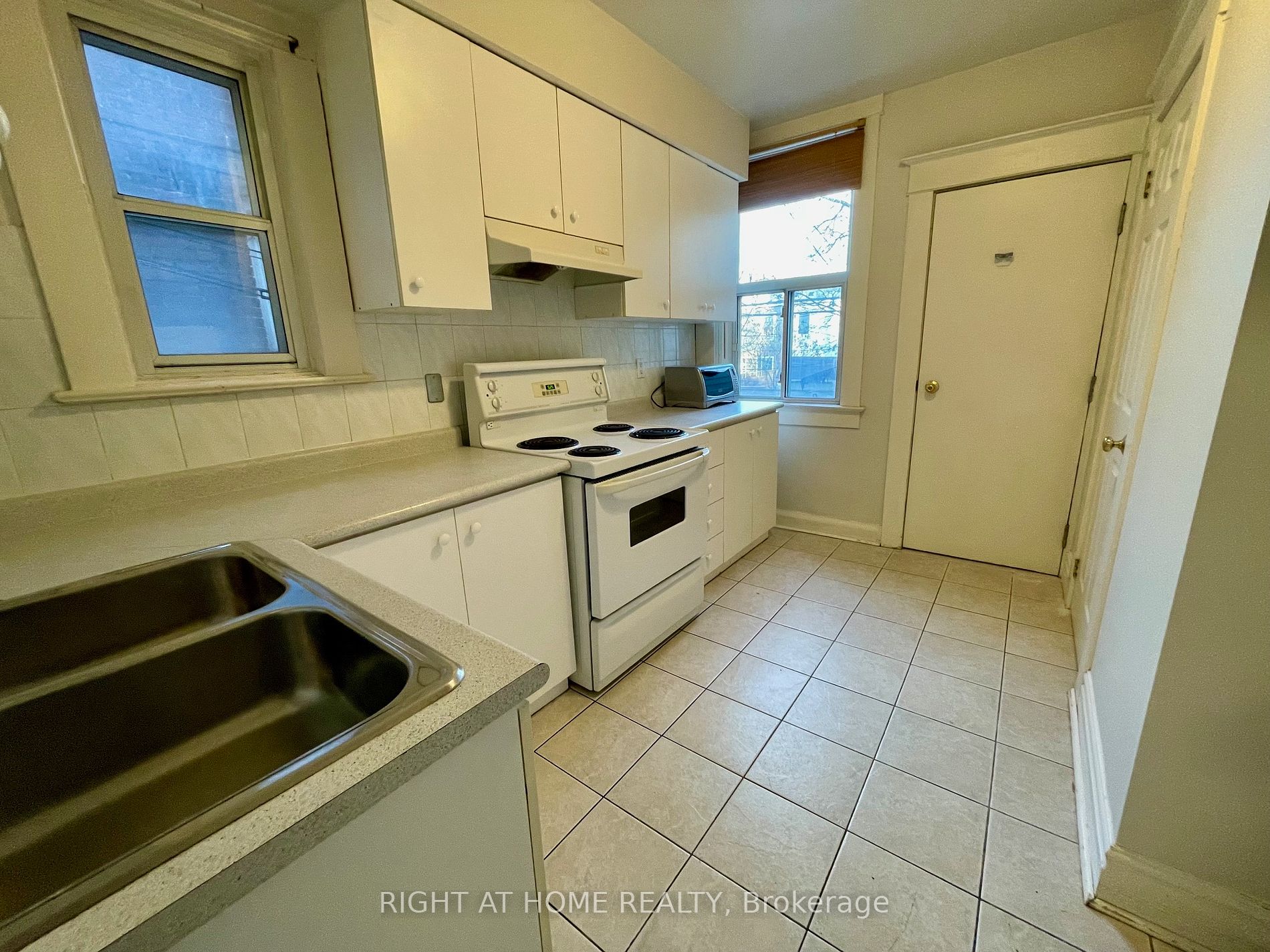 163 Greenwood Ave Main