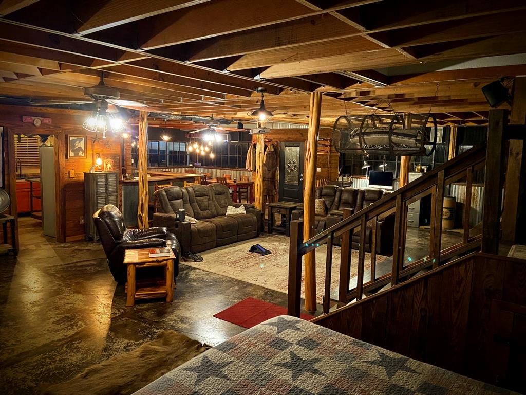 4608 Highway 1689