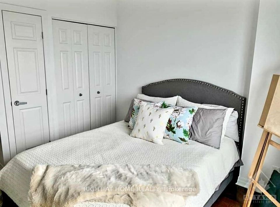 242 RIDEAU St PH2-280