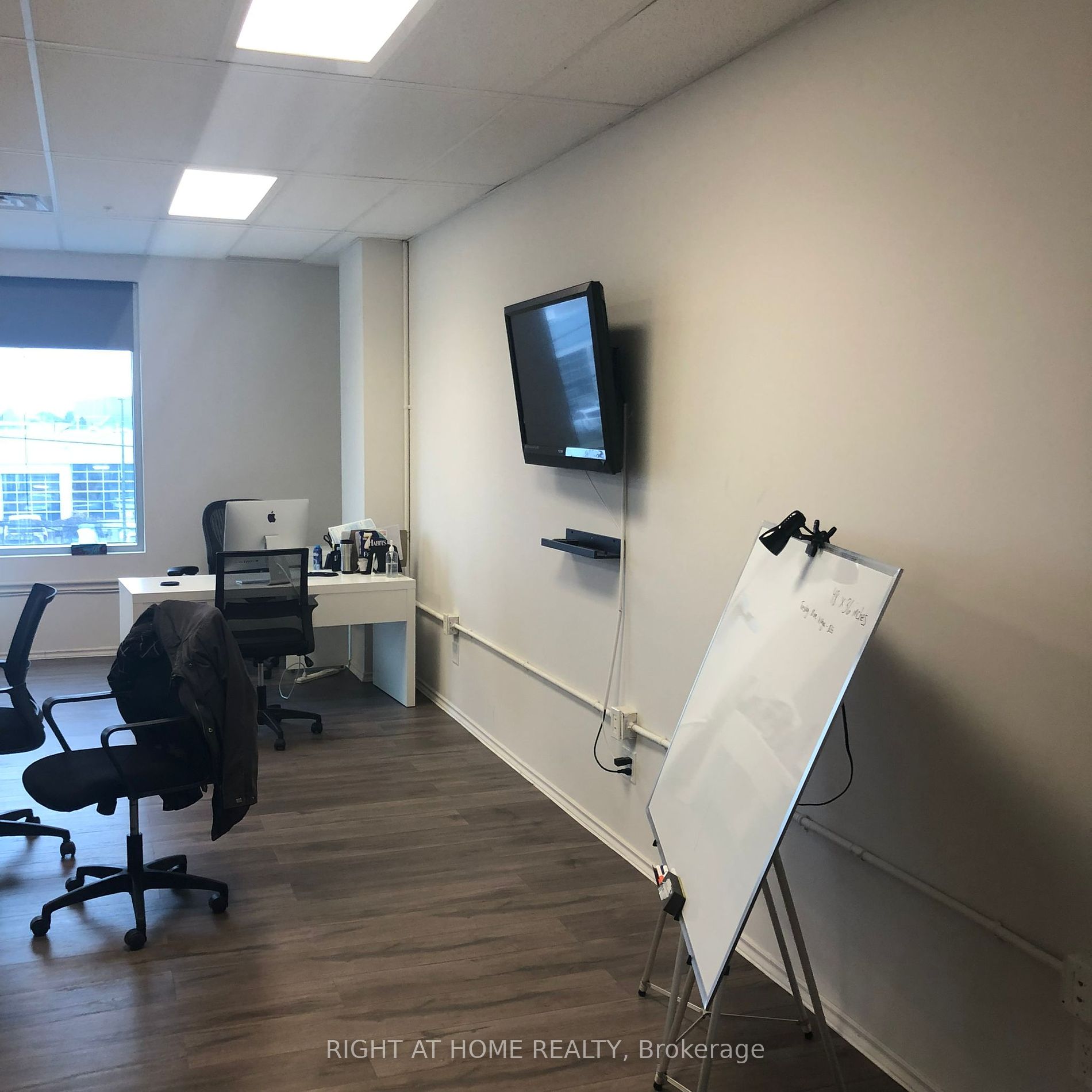 7191 Yonge St 210
