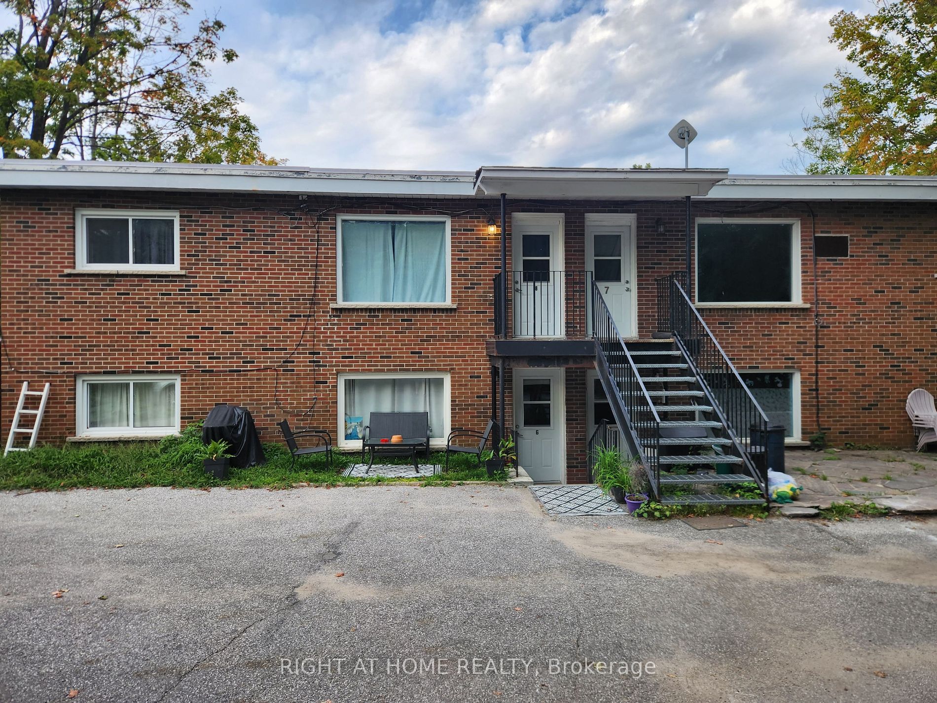 315 Laclie St 7