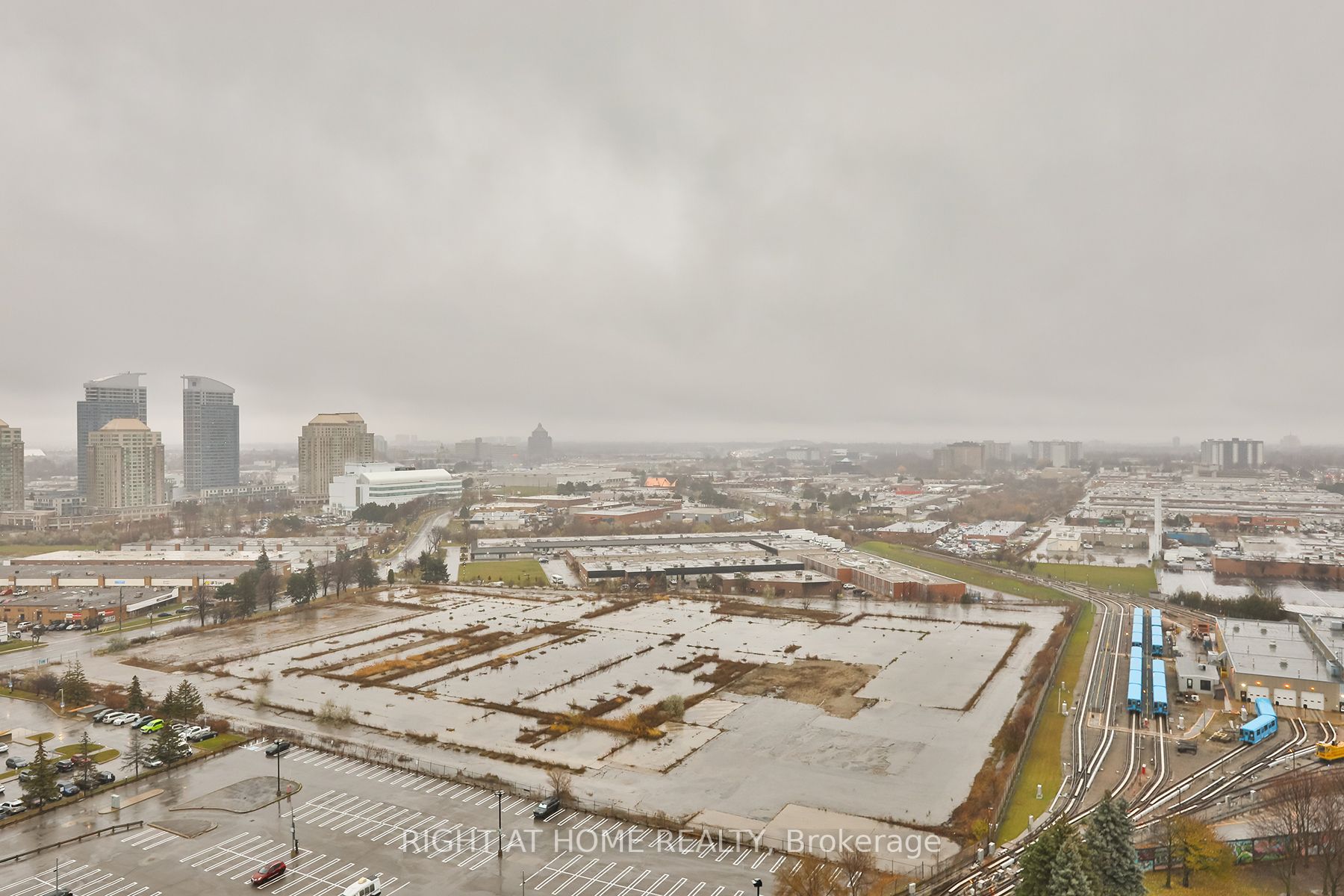 88 Grangeway Ave 2506