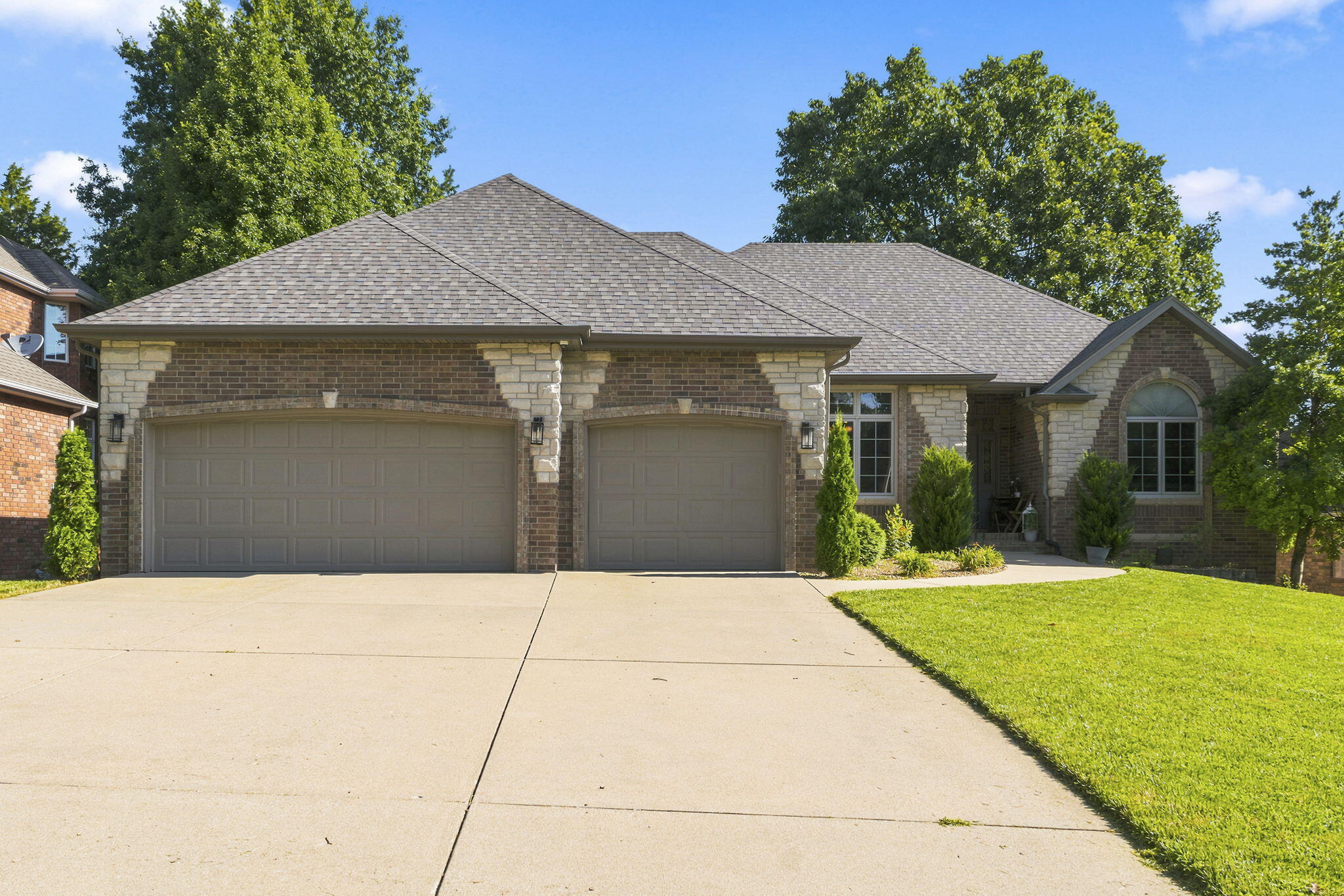 1019 W Parkhill Circle
