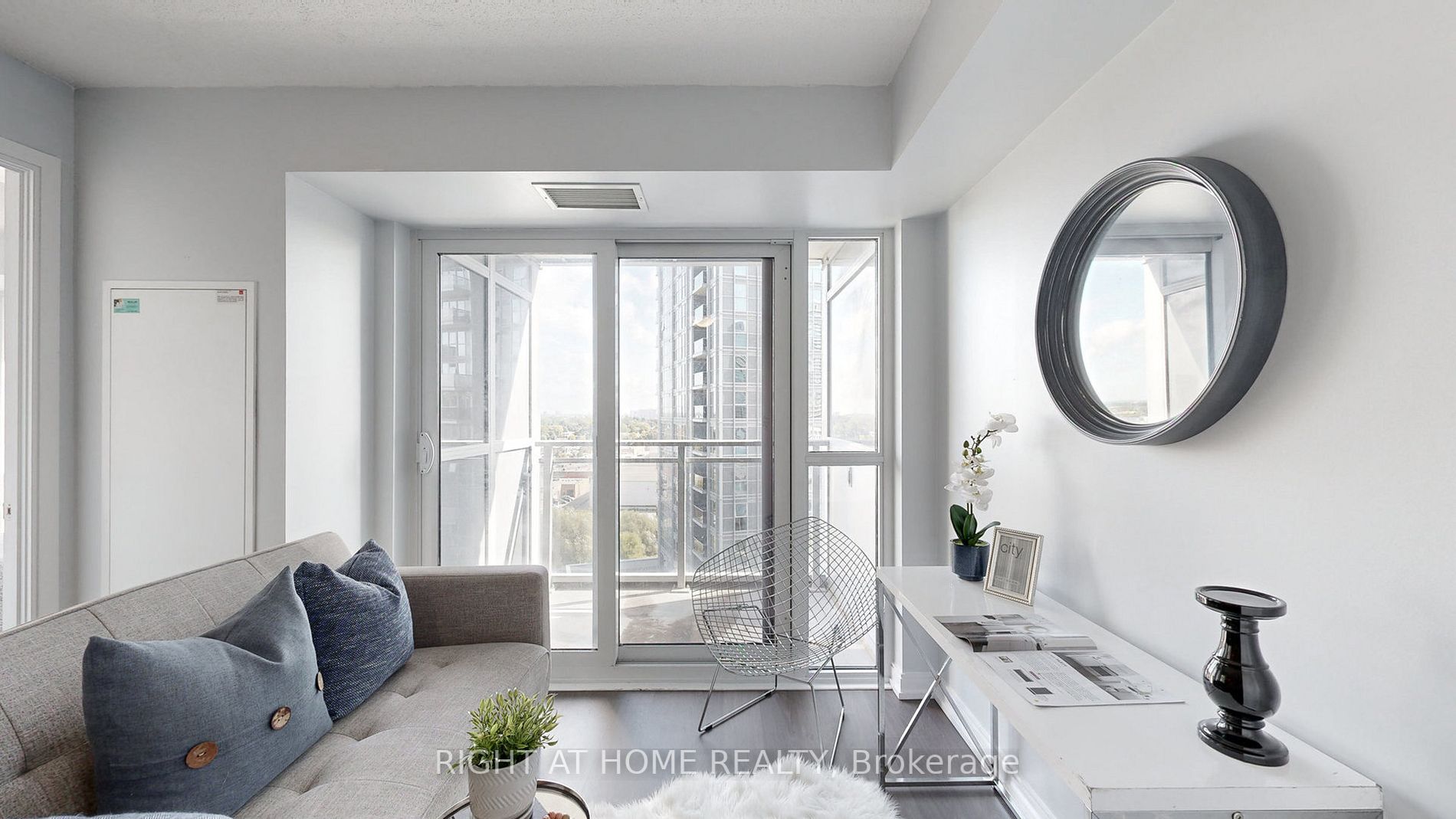 255 Village Green Sq 1210