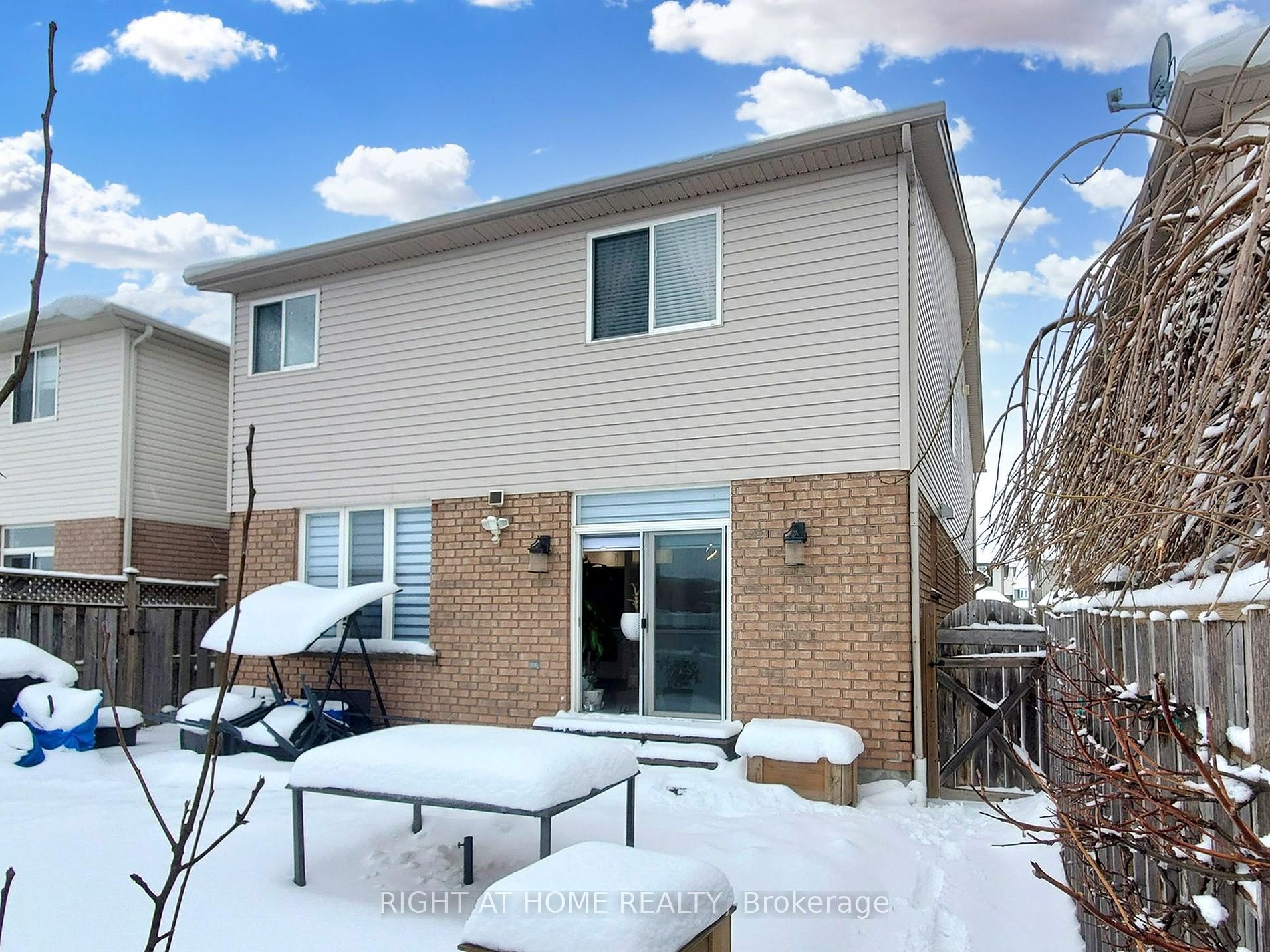 64 Isabella St