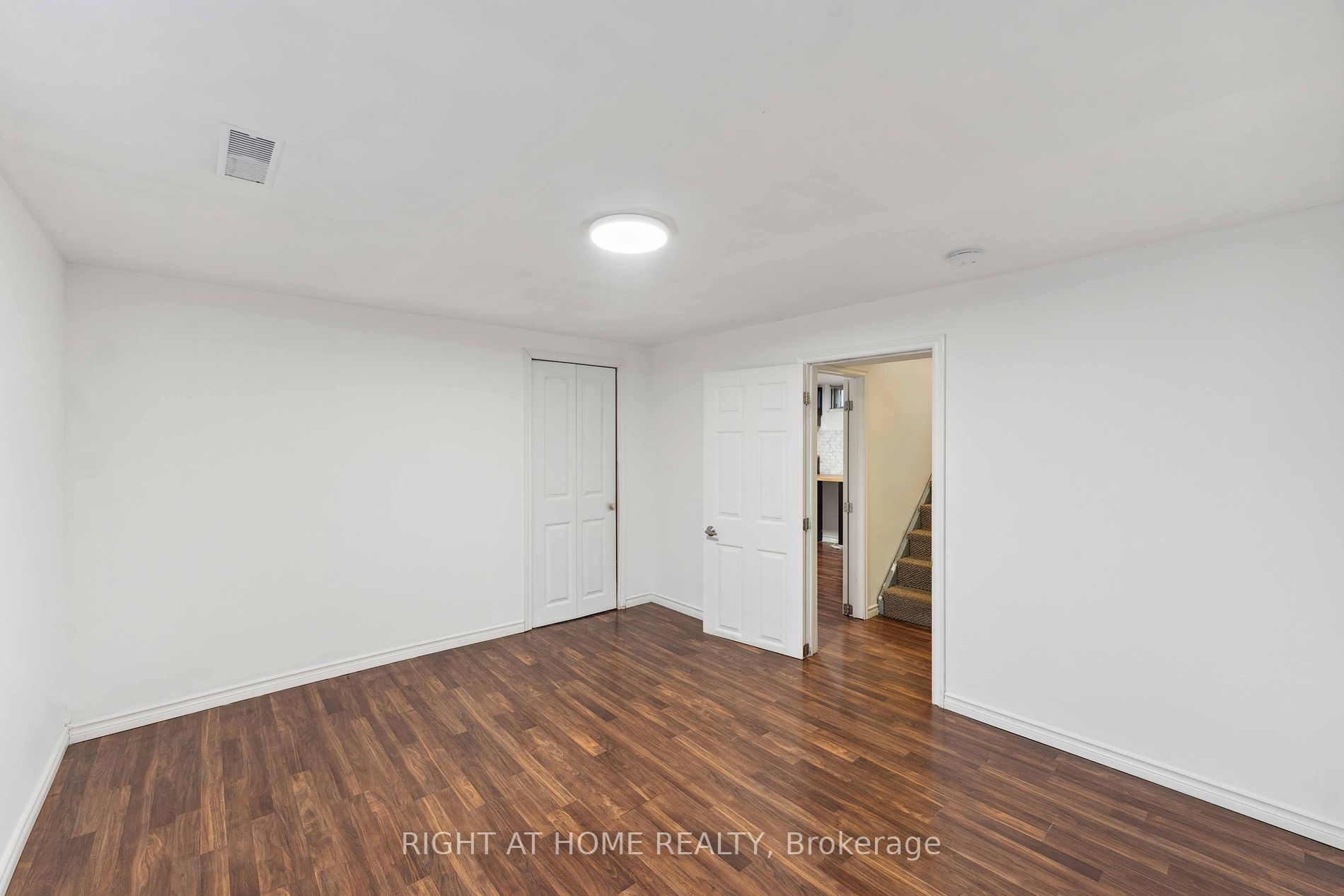 1274 E Cobden Rd
