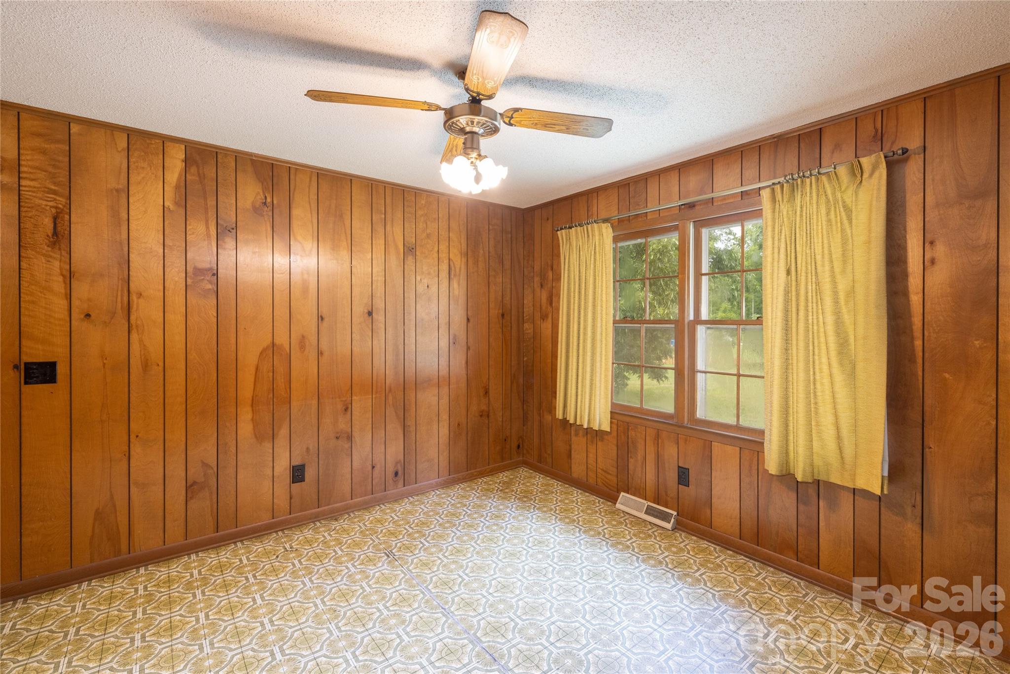 2209 Woodhurst Lane