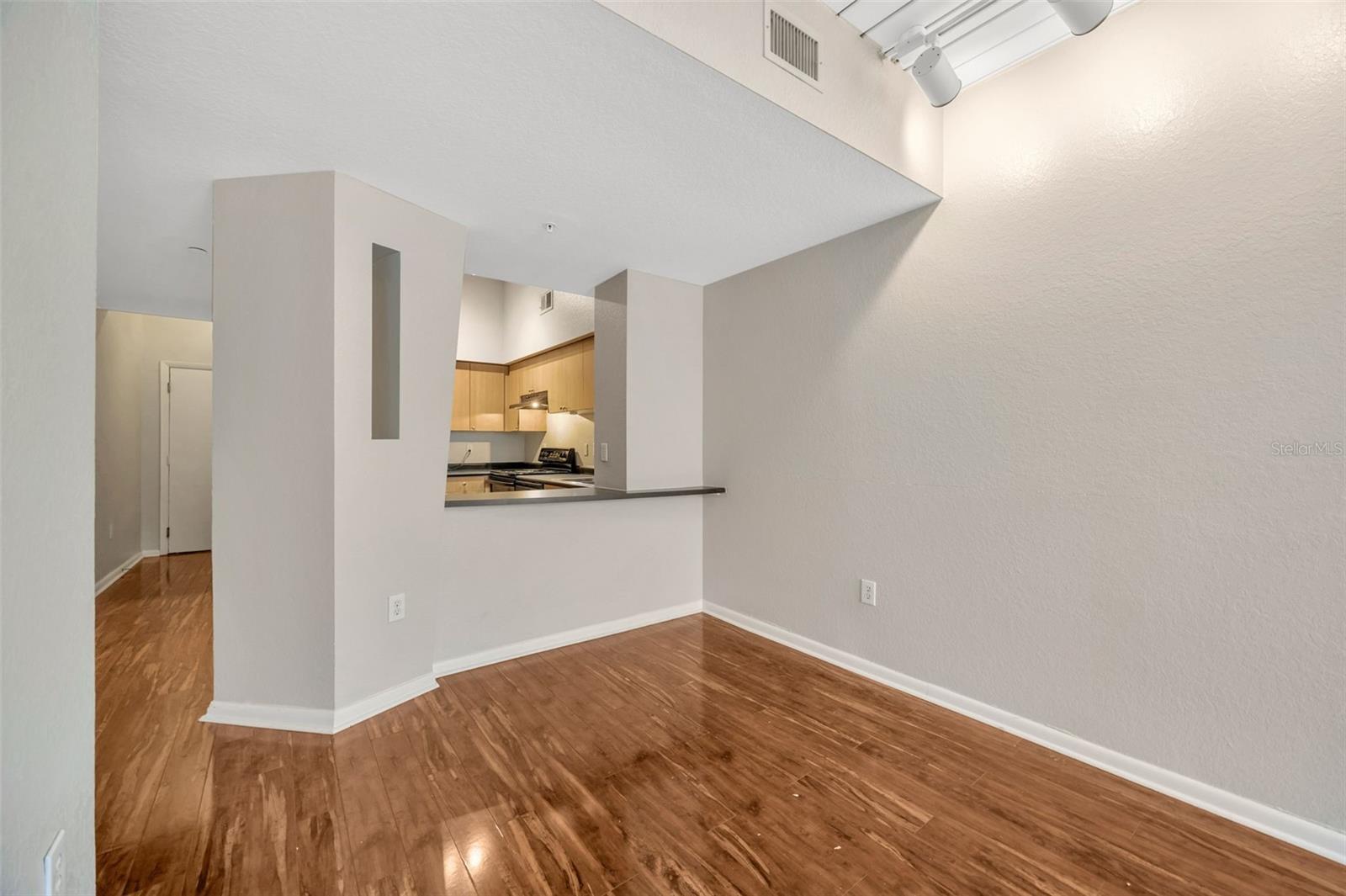 2320 W Azeele Street 317